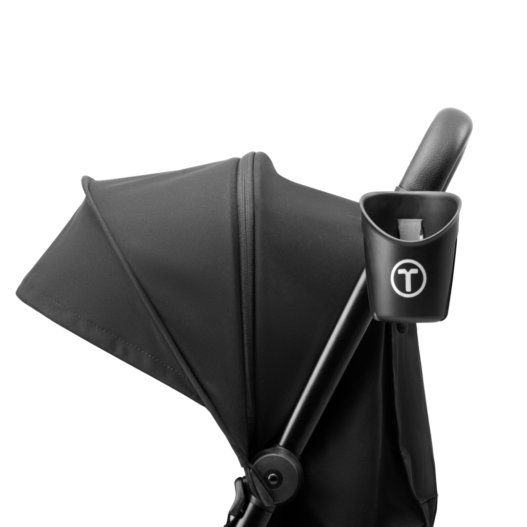 Detalle del portavaso del coche triciclo Traveler de smarTrike  - fundo blanco