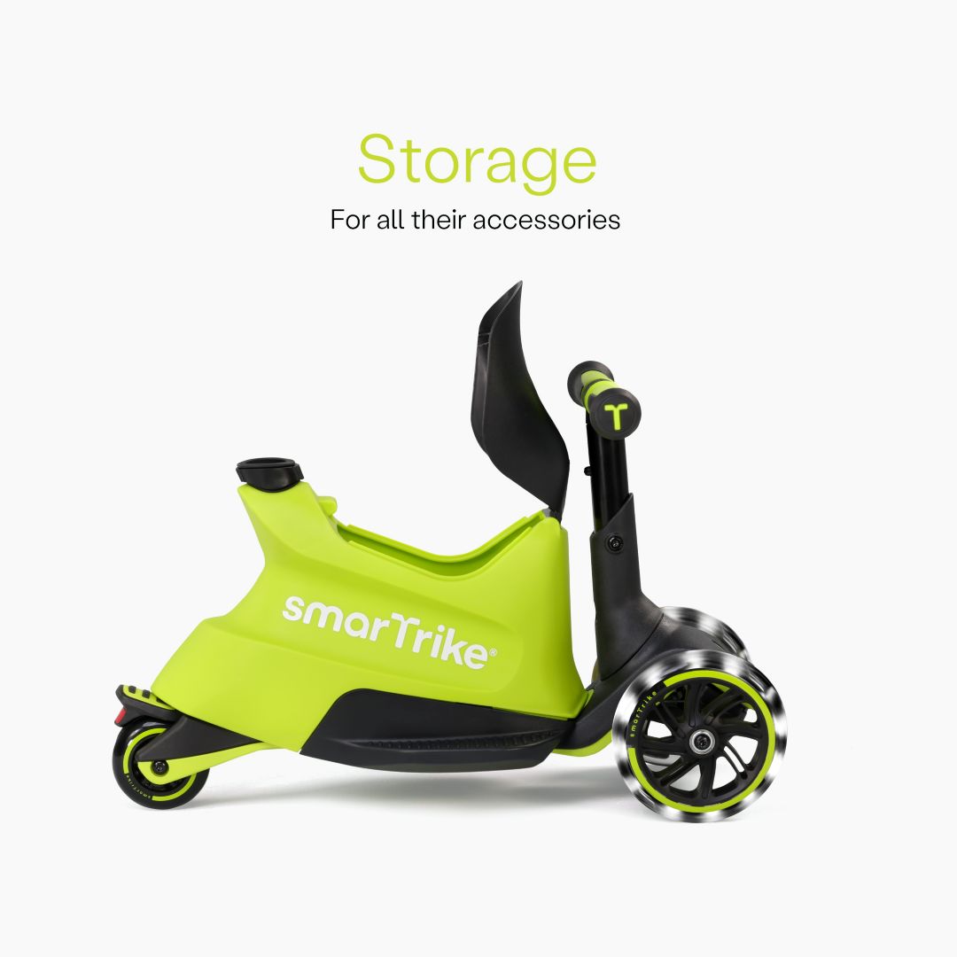 Vista lateral del scooter SmarTrike Xtend Ride-On Lima en modo ride-on mostrando el compartimento de almacenamiento abierto bajo el asiento y ruedas LED. Texto: "Storage. For all their accessories." Fondo blanco.